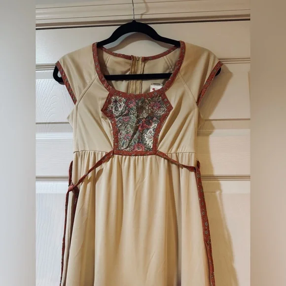 Vintage 70s Jody of California Elegant Beige Cap Sleeve Dress women’s size 4 - Picture 2 of 3